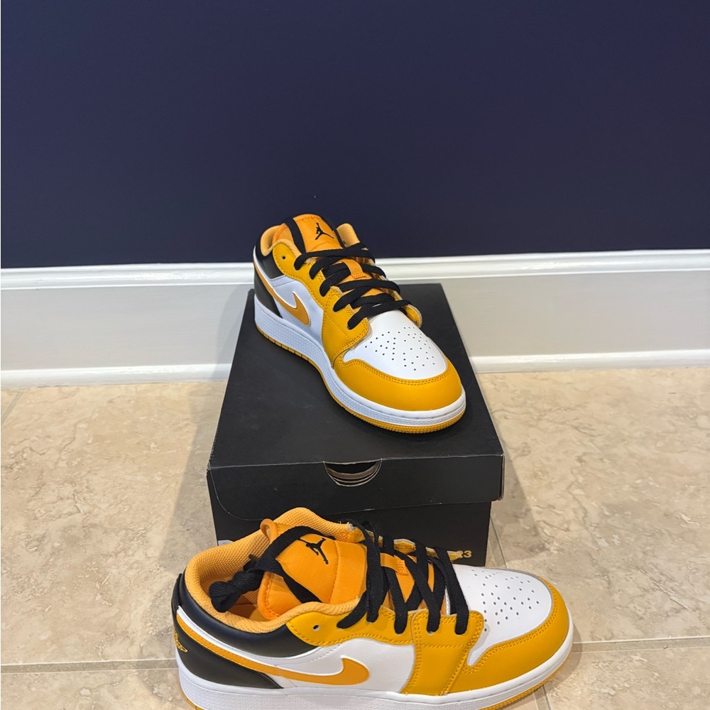 Nike Air Jordan Low in Yellow and White
